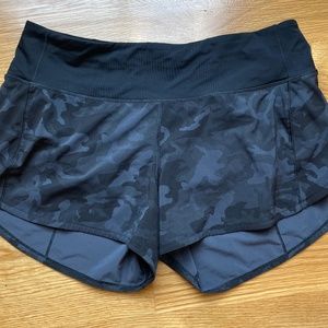 Lululemon Speed Up Short Long *4" -Incognito Camo Multi Grey / Black